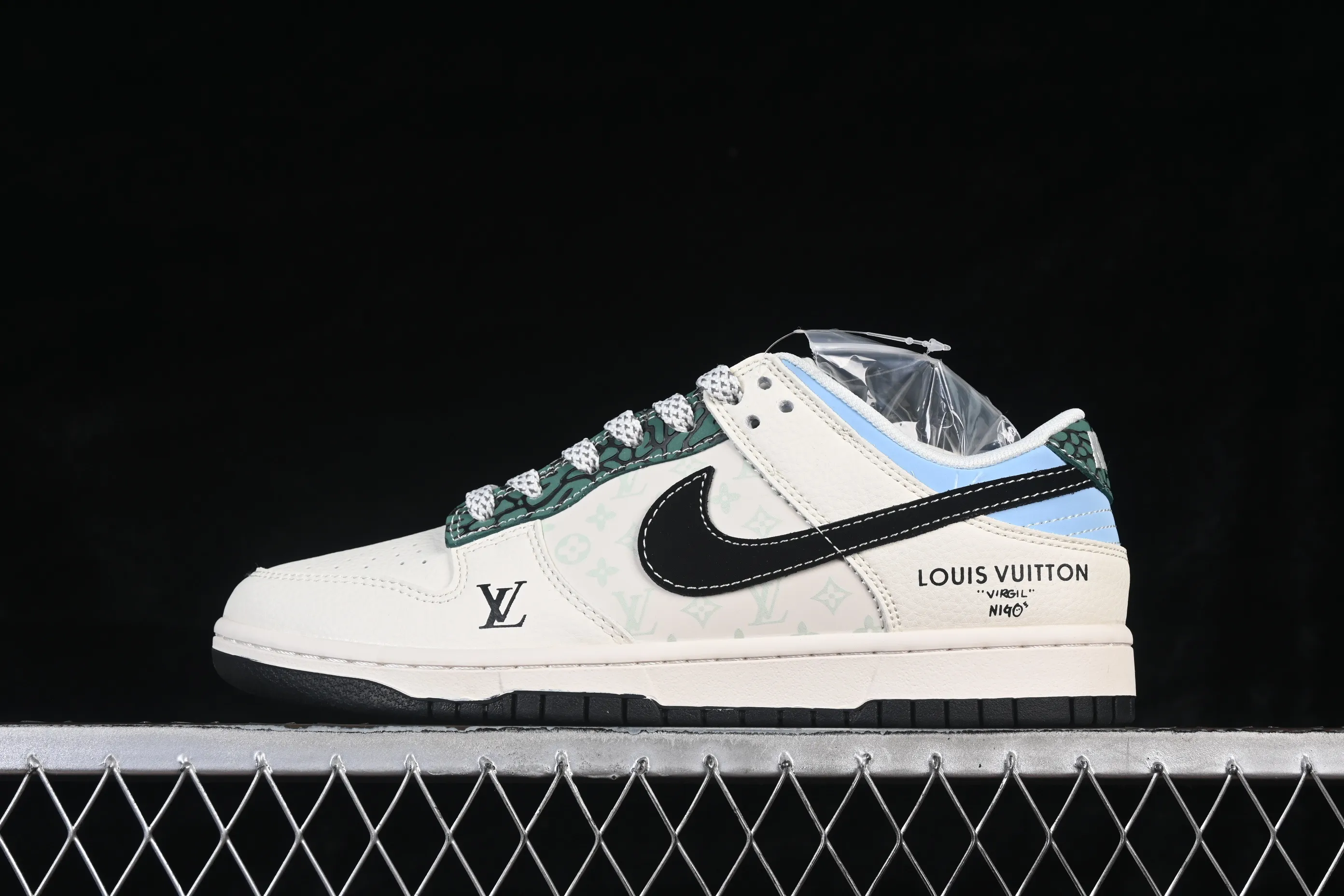 All categories Nk SB Dunk Series Nk SB Dunk Low High-end customized low-top sneakers Nike SB Dunk Low LV co-branded black hook and black bottom printing Anniversary high-end customized low-top casual sneakers XS6089-626